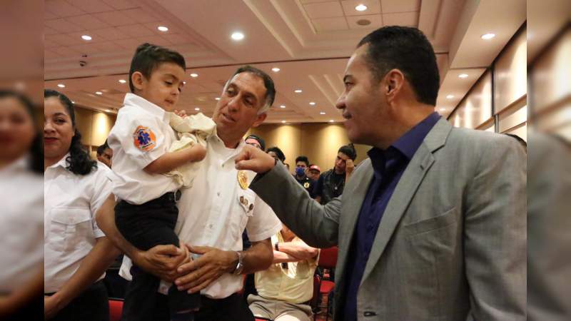 Labor de bomberos, ejemplo de solidaridad de las y los michoacanos: Carlos Herrera  