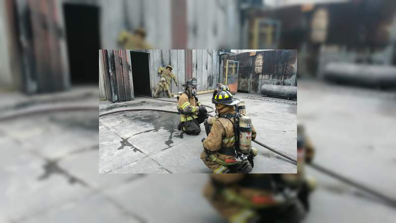 Reconocido Bomberos Municipales de Morelia en su día  