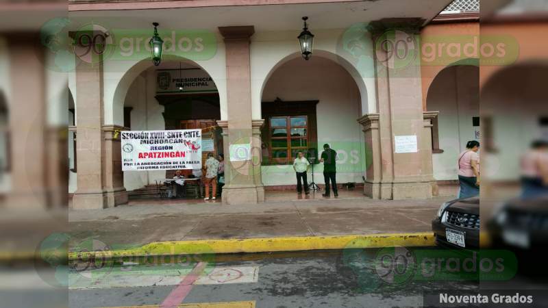 Maestros de la CNTE cumplen 5 días con la toma de oficinas estatales y municipales 