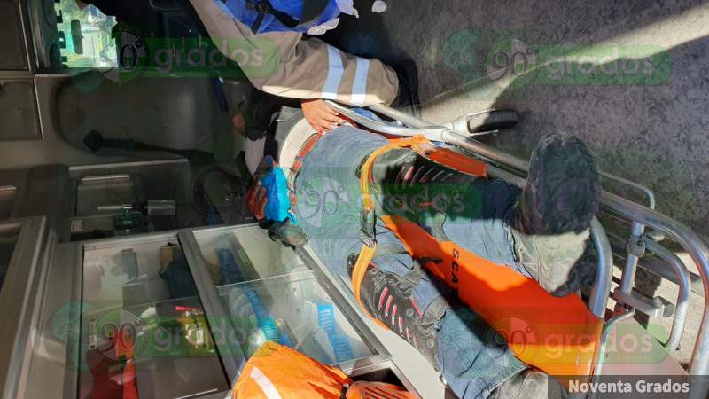 Motociclista herido al chocar contra un taxi en Zamora, Michoacán 