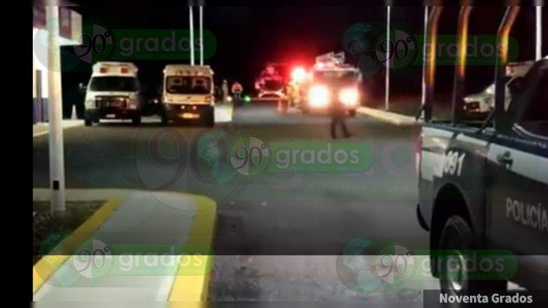 Aterriza de emergencia helicóptero en cancha de fútbol en Acámbaro, Guanajuato  - Foto 1 