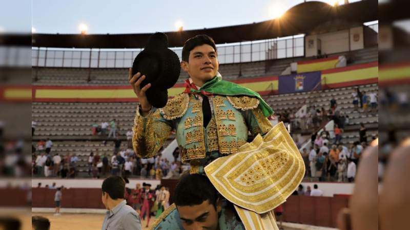 Isaac Fonseca cortó dos orejas y triunfó ayer en Colmenar el Viejo, España 