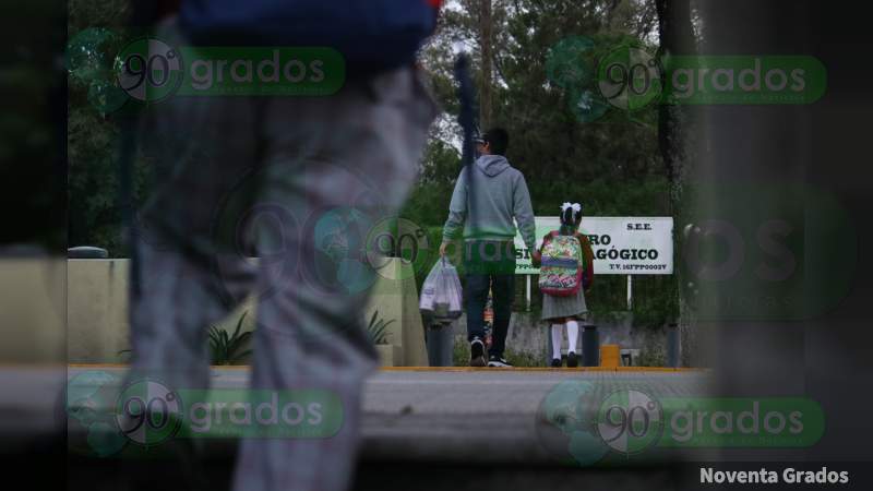 Hoy regresan a clases más de 1 millón de estudiantes en Michoacán - Foto 0 
