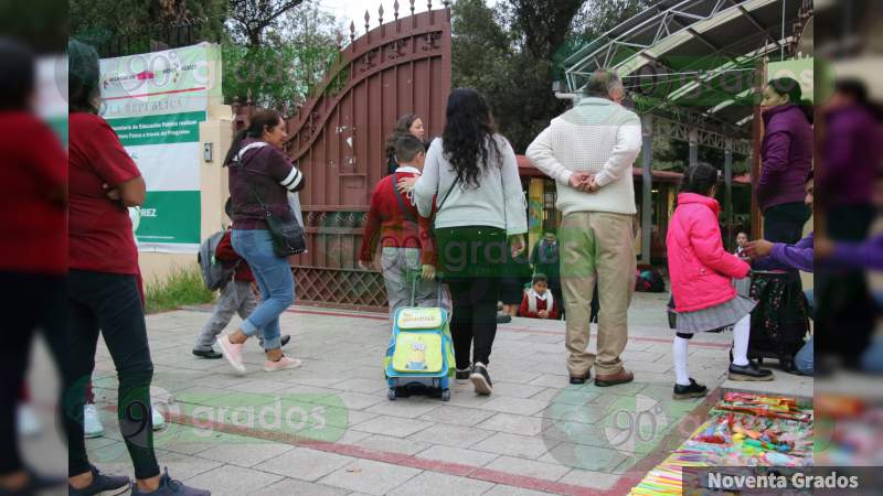 Hoy regresan a clases más de 1 millón de estudiantes en Michoacán - Foto 1 