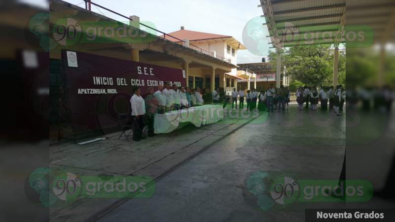 Al igual que en el resto del territorio mexicano, en la región Apatzingán, arranca ciclo escolar 2019/2020 - Foto 1 