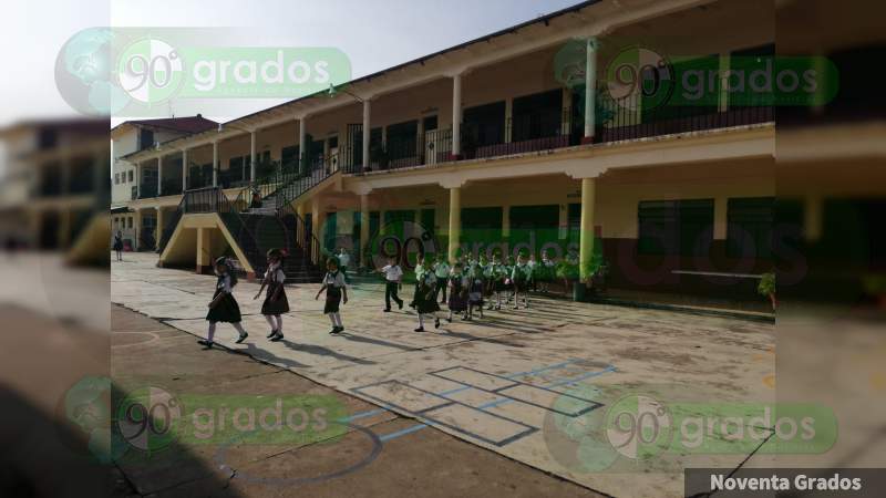 Al igual que en el resto del territorio mexicano, en la región Apatzingán, arranca ciclo escolar 2019/2020 - Foto 2 