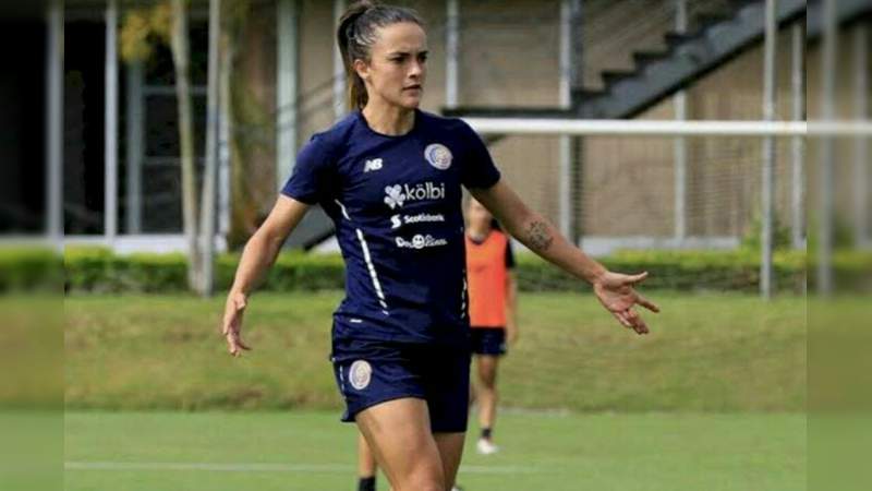 Jugadora publica fotografía semidesnuda y las redes sociales la destrozan - Foto 0 