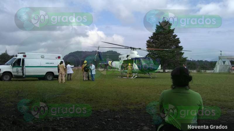 Realizan trasladado aéreo de una paciente de Paracho al IMSS de Charo - Foto 3 
