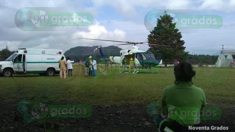 Realizan trasladado aéreo de una paciente de Paracho al IMSS de Charo - Foto 4 