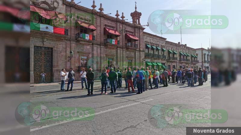 CNTE se manifiesta frente a Palacio de Gobierno en Morelia - Foto 1 
