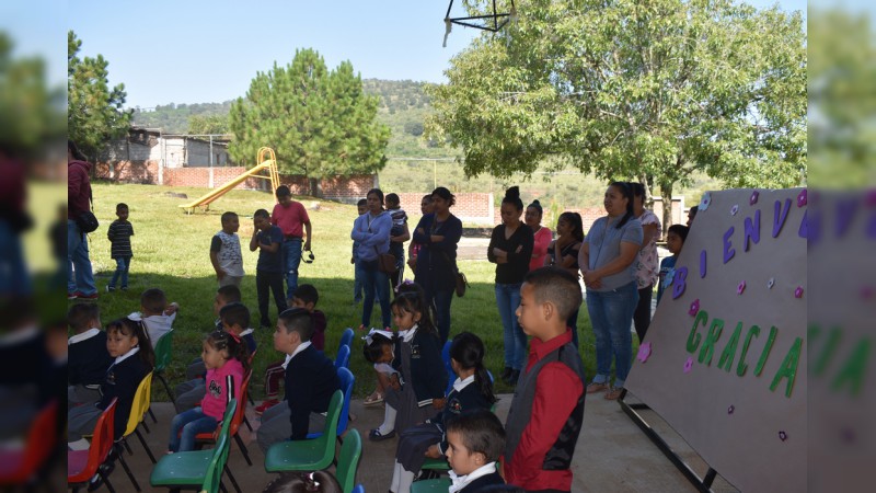 Niños y niñas de preescolar en Acuitzio estrenan aula: IIFEEM 