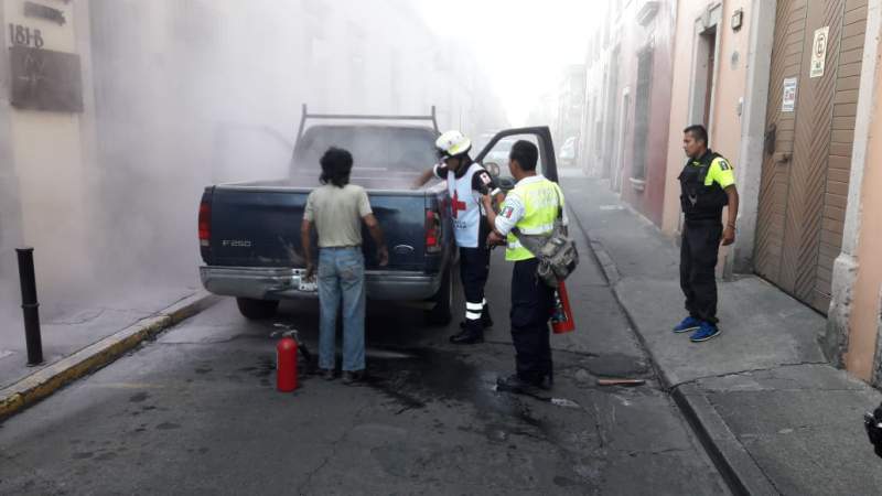 Se incendia vehículo en pleno Centro de Morelia, Michoacán