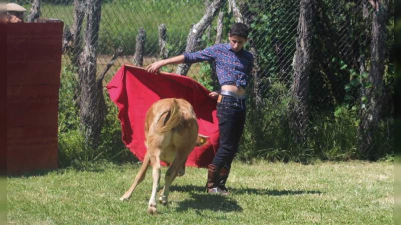 Vladimir Díaz y Paco Vargas se metieron al campo bravo de Araró - Foto 1 