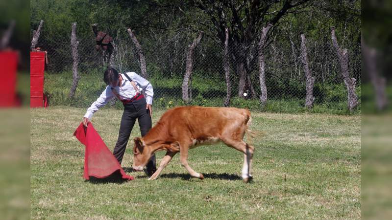 Vladimir Díaz y Paco Vargas se metieron al campo bravo de Araró - Foto 2 