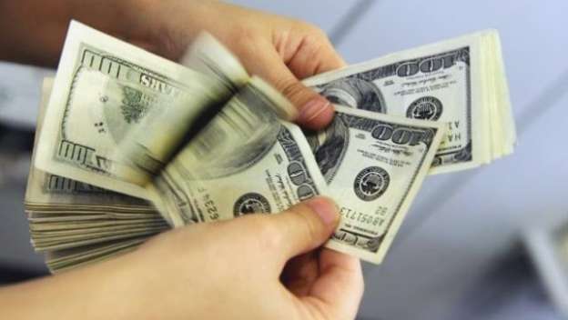 Dólar cierra hasta en 19.05 pesos a la venta 
