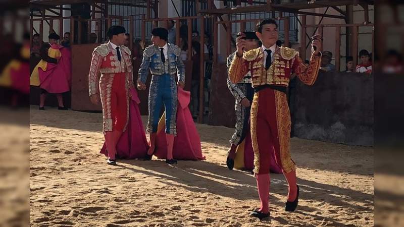 Isaac Fonseca corta otras tres orejas en España: dos en Guadalix y una en Navacerrada 