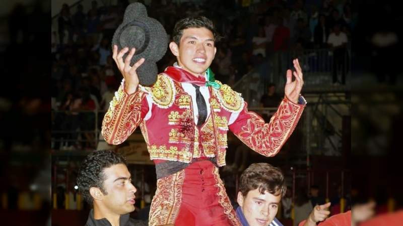 Isaac Fonseca desorejó un novillo de Victorino Martín en Arganda del Rey 