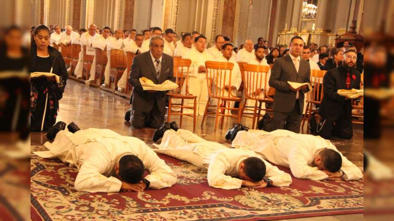 Ordenaciones sacerdotales conferidas por el Sr. Arzobispo de Morelia, Carlos Garfias Merlos - Foto 1 