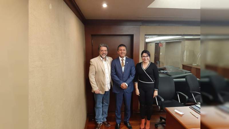 Rector Raúl Cárdenas gestiona recursos para la UMSNH - Foto 0 