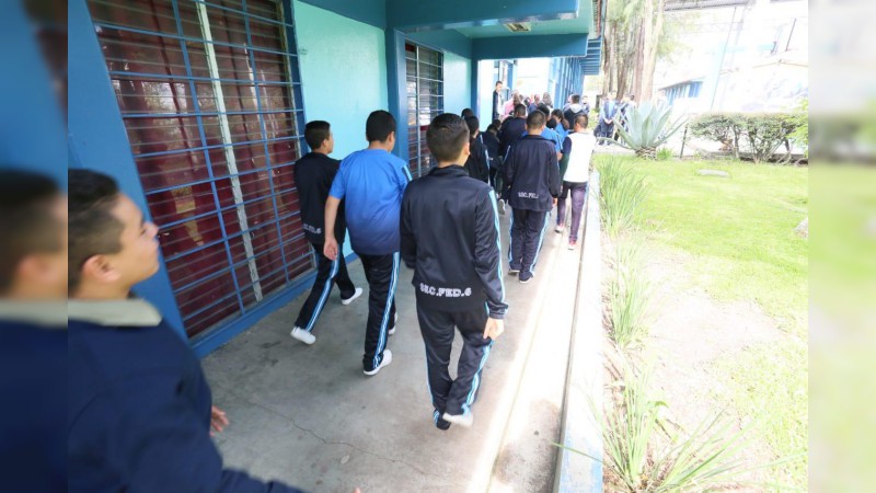 11 mil escuelas michoacanas realizaron simulacro de sismo - Foto 1 