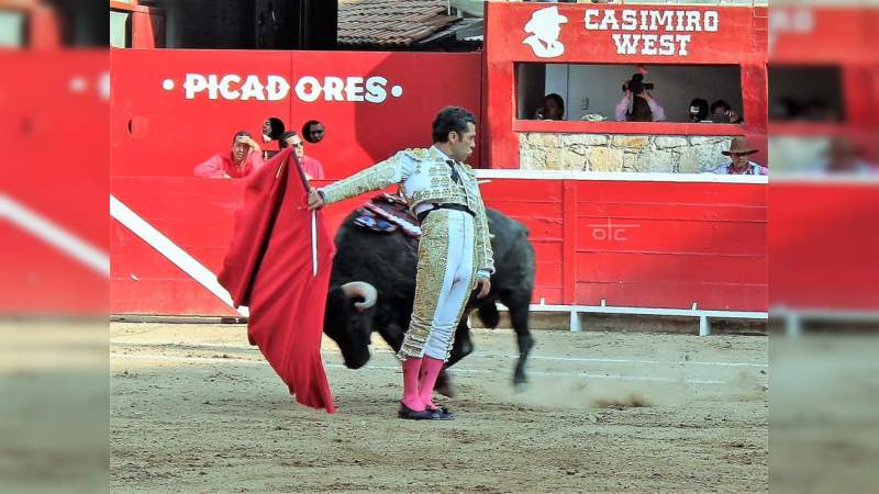 No se me ha ido el valor por los hoyos, mi vocación es eterna, precisó el matador Isaac Chacón - Foto 0 