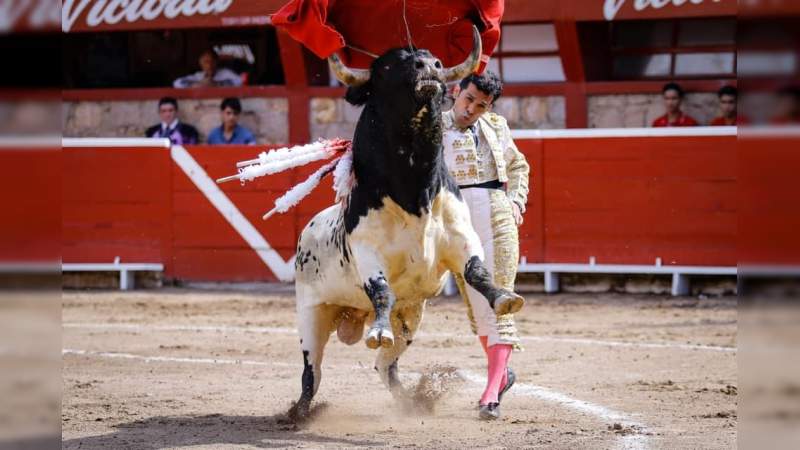 No se me ha ido el valor por los hoyos, mi vocación es eterna, precisó el matador Isaac Chacón - Foto 1 