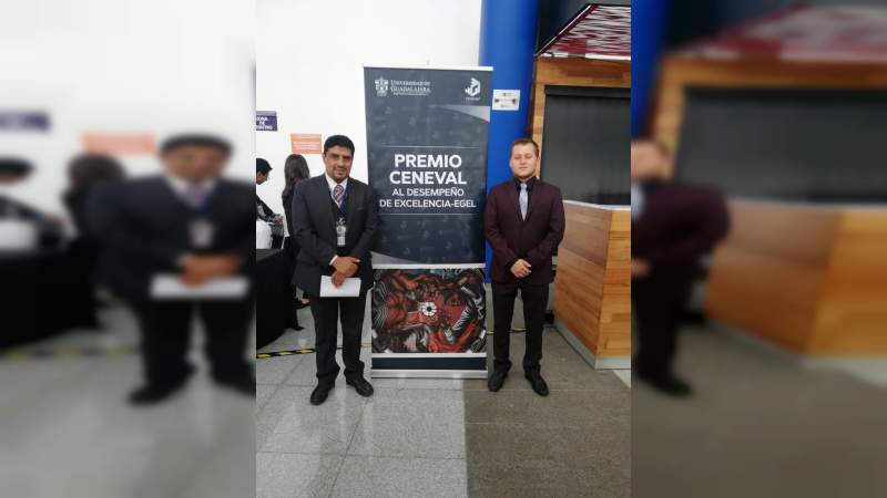 Entregan Premio CENEVAL al desempeño de excelencia a estudiante del Tec Ciudad Hidalgo - Foto 0 