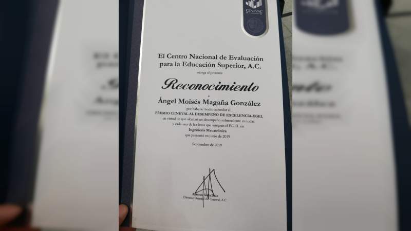 Entregan Premio CENEVAL al desempeño de excelencia a estudiante del Tec Ciudad Hidalgo - Foto 2 