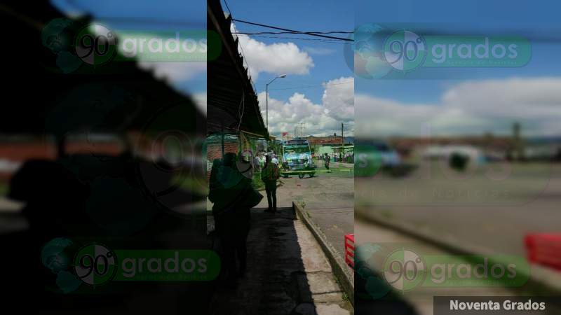 Atacan a balazos a un hombre cuando viajaba en el camión en Uruapan, Michoacán   
