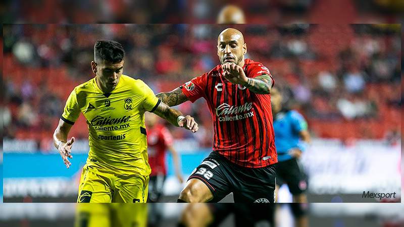 En concierto de errores arbitrales y de ambos equipos Monarcas perdió con Xolos 