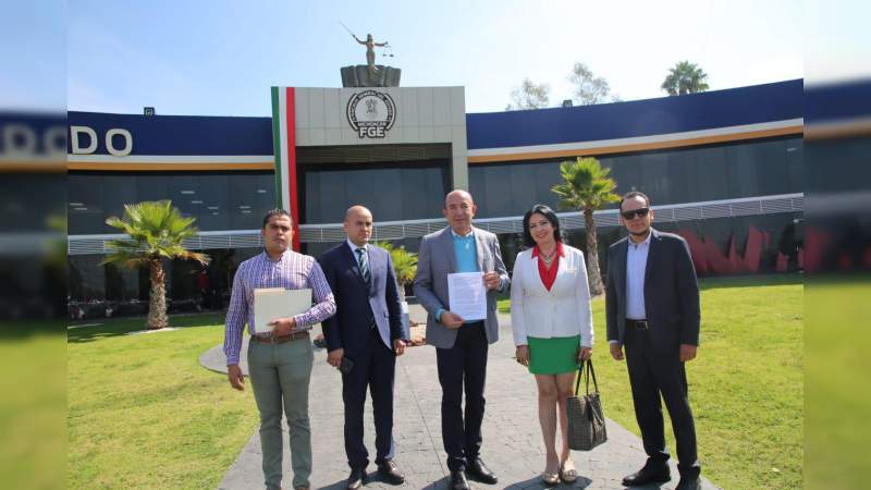 Alberto Frutis presenta denuncia en FGE por delitos contra el honor y la propia imagen - Foto 0 