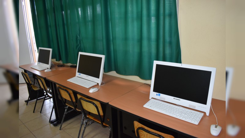 Se inauguró aula de medios en la primaria “Benito Juárez”, en La Aldea - Foto 1 