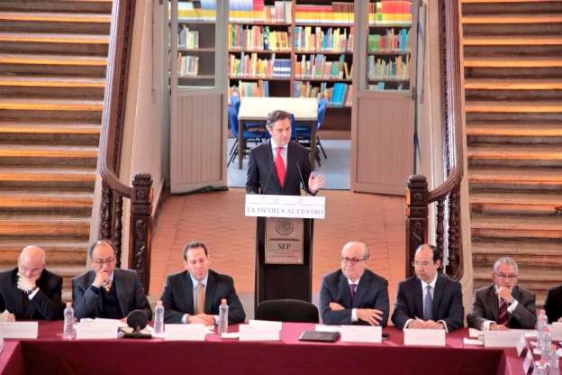 Presenta la SEP plan La Escuela al Centro, primer paso para concretar la reforma educativa 