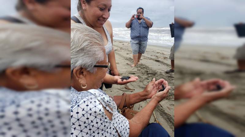 Cumplieron su sueño: 42 Adultos mayores viajaron por primera vez a la playa - Foto 2 