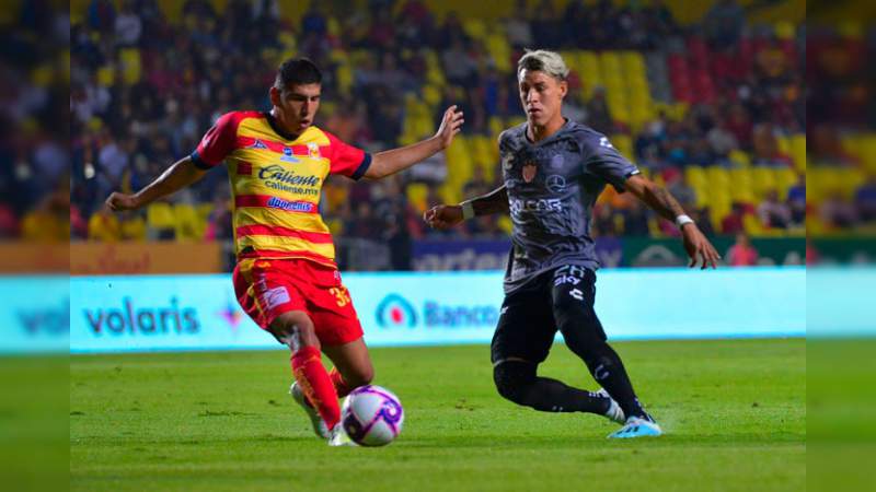 Monarcas se desfondó y el Necaxa le dio la vuelta al marcador para un 2-3 