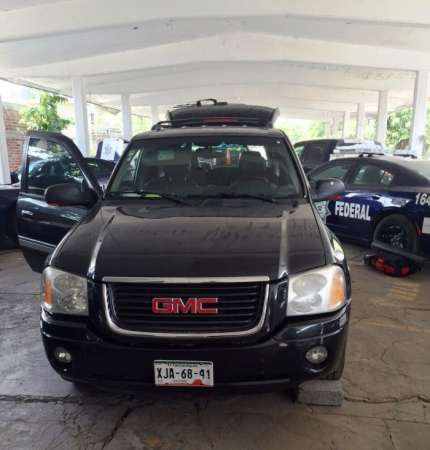 Aseguran camioneta cargada con droga en Arteaga, Michoacán - Foto 0 