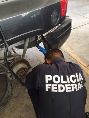 Aseguran camioneta cargada con droga en Arteaga, Michoacán - Foto 1 