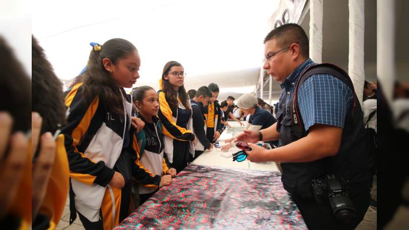 Gran interés despertó la Caravana de la Ciencia por sus talleres interactivos de todas las áreas del conocimiento  - Foto 1 