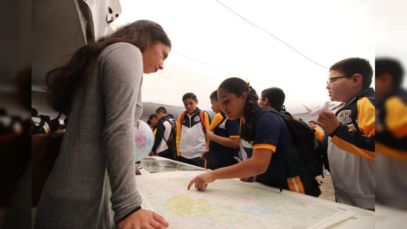 Gran interés despertó la Caravana de la Ciencia por sus talleres interactivos de todas las áreas del conocimiento  - Foto 2 