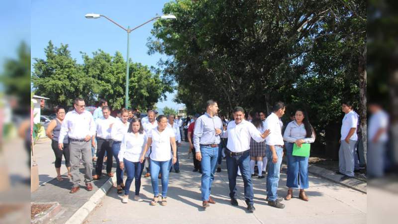 Octavio Ocampo con estado y municipio dan arranque de obra educativa en Nuevo Urecho