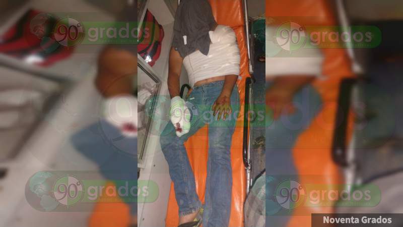 Hieren de bala a joven durante enfrentamiento entre comunitarios y criminales en Aquila, Michoacán 