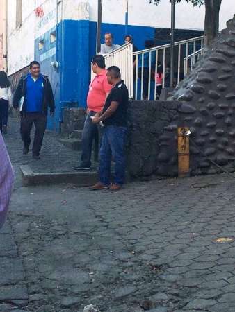 Inspectores golpean y humillan a comerciante en Uruapan, Michoacán 