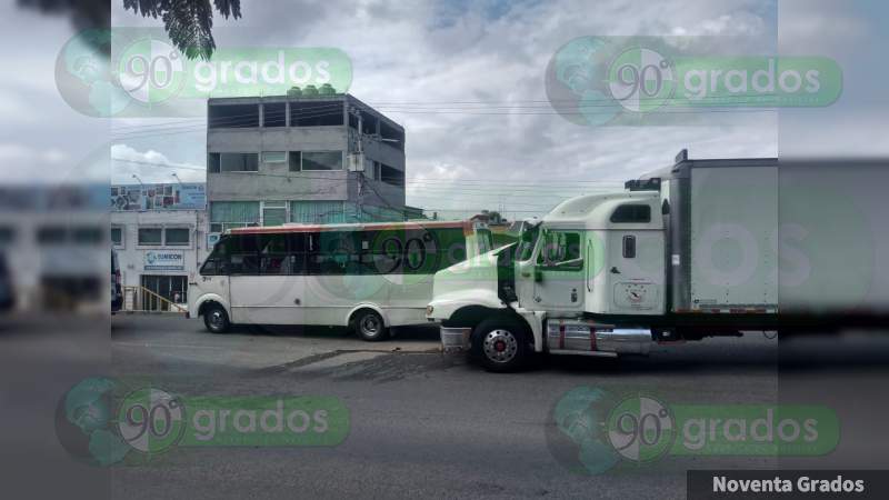 Choca tráiler a camión de la Ruta 1, en Morelia, Michoacán, no hay heridos - Foto 4 