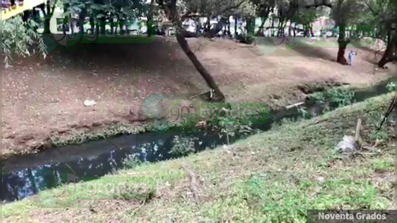 Hallan cadáver flotando en el Río Chiquito de Morelia, Michoacán 