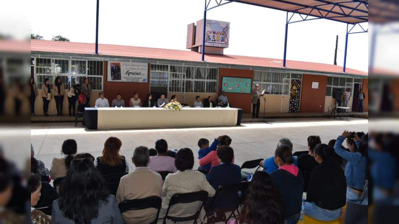 Niños y niñas del CAM estrenan aula de usos múltiples en Ario de Rosales - Foto 3 