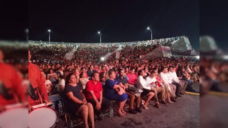 Con la coronación de SGM Beverly I, inicia Expo Feria Octubrina Apatzingán 2019 - Foto 2 