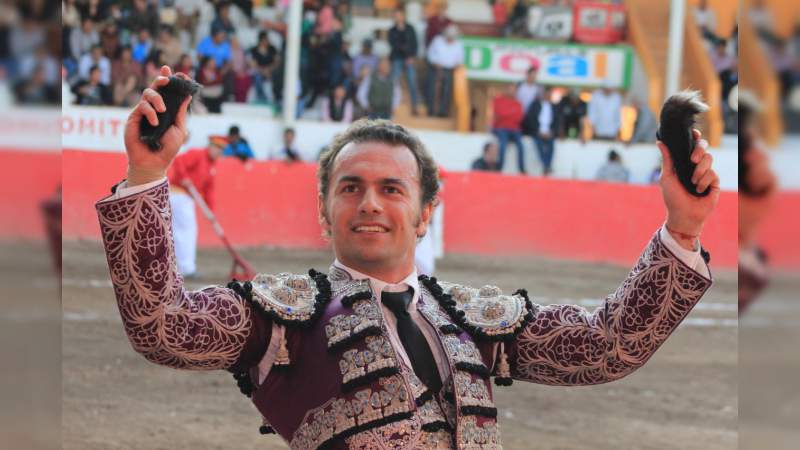 Gran triunfo del torero moreliano Jorge Sotelo; Salió a hombros en Tlahuelilpa - Foto 0 