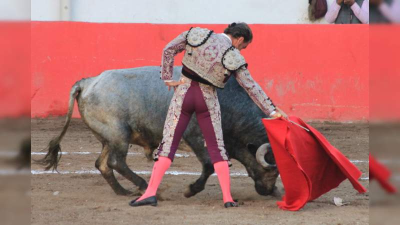 Gran triunfo del torero moreliano Jorge Sotelo; Salió a hombros en Tlahuelilpa - Foto 2 