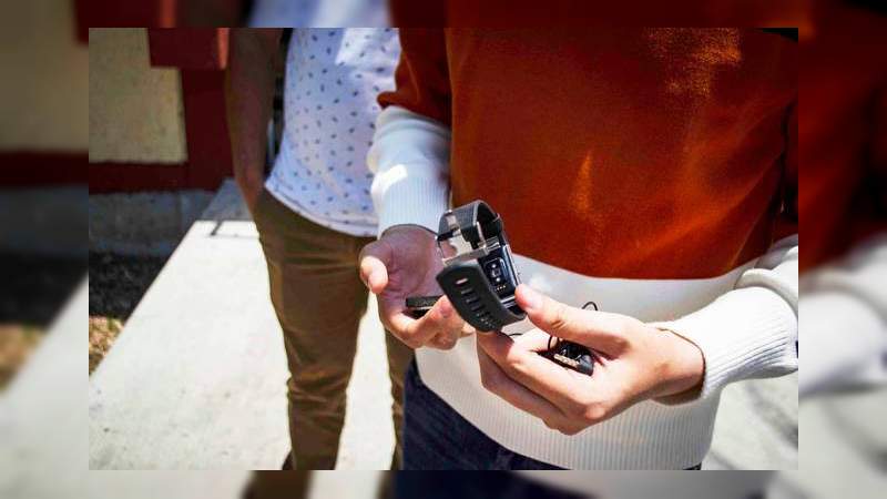 Estudiantes mexicanos diseñan pulsera para medir la glucosa 