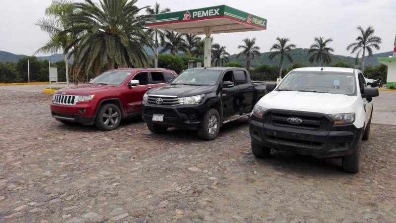 Detienen a dos e incautan vehículos, uno blindado en Aguililla, Michoacán - Foto 1 